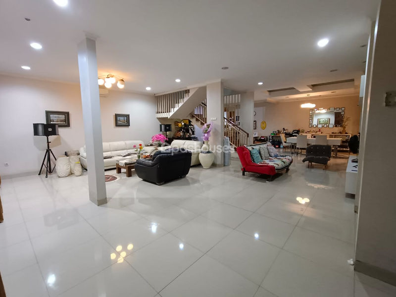 Jalan Perkici Raya Blok EB2 No.28 Sektor 5