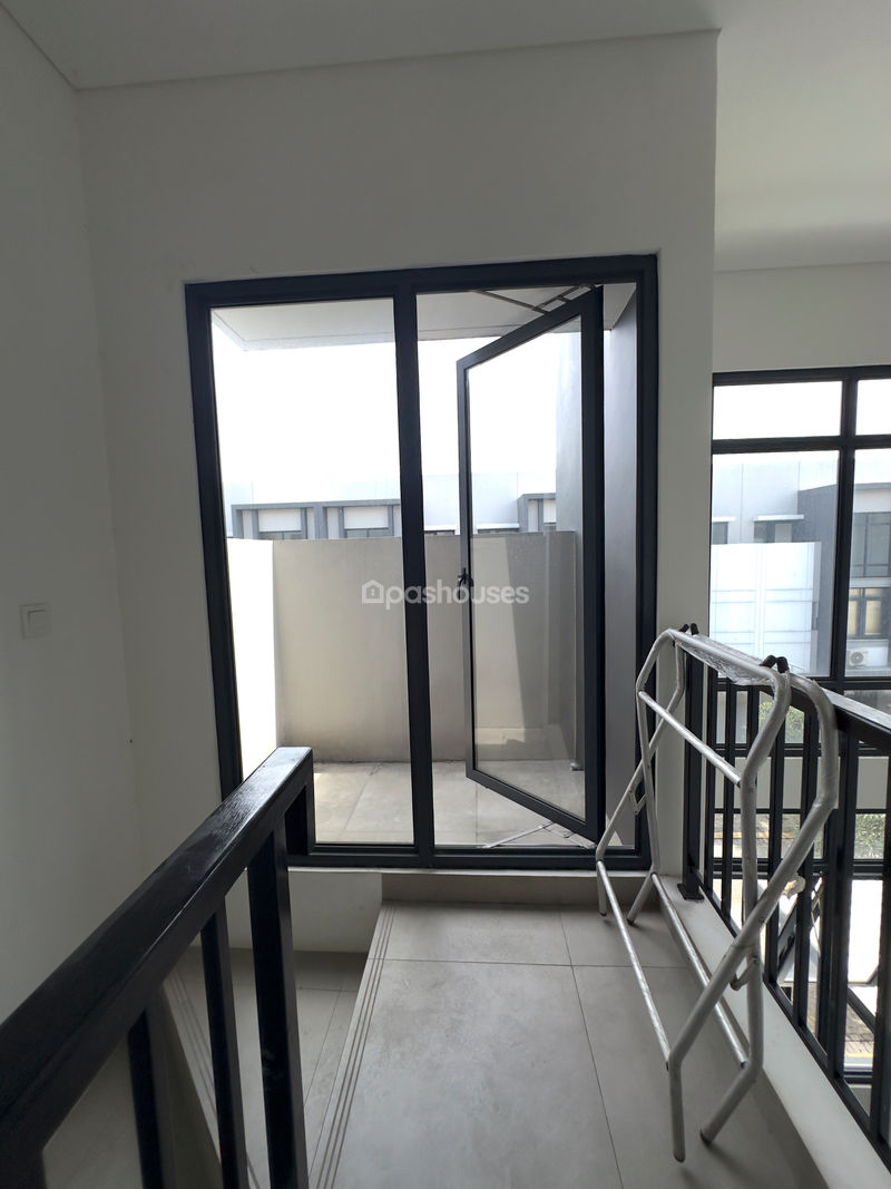 Latinos Business District BSD City Blok B12 No.5