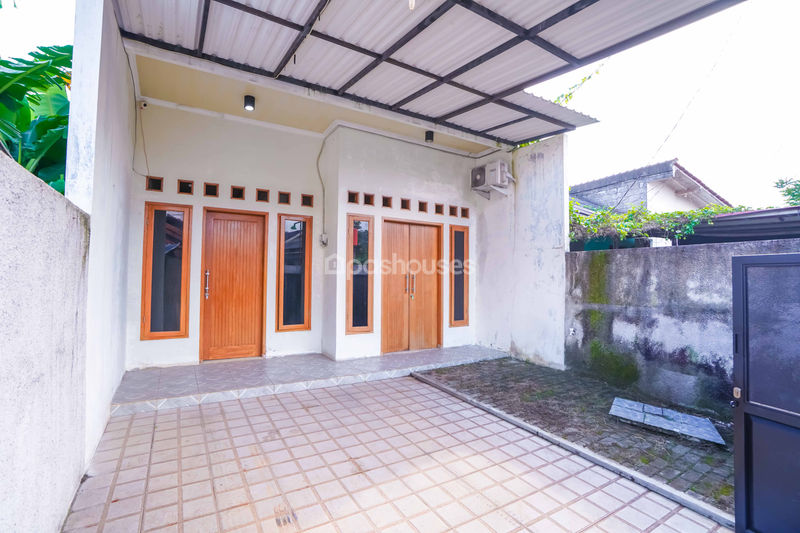 Jalan Makam Pule Depok