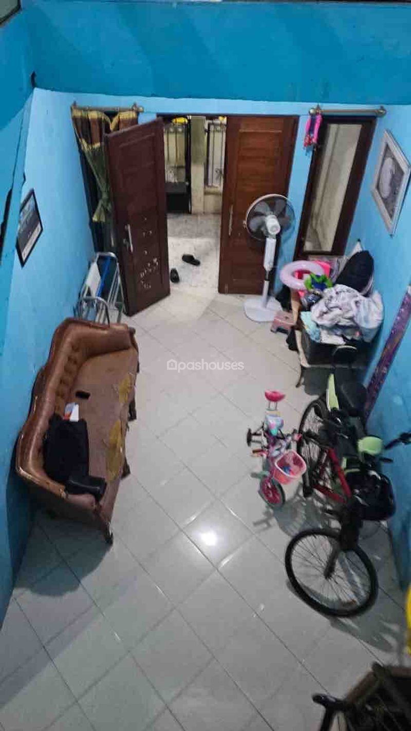 Jalan Tirta Kencana IV Blok E No.303