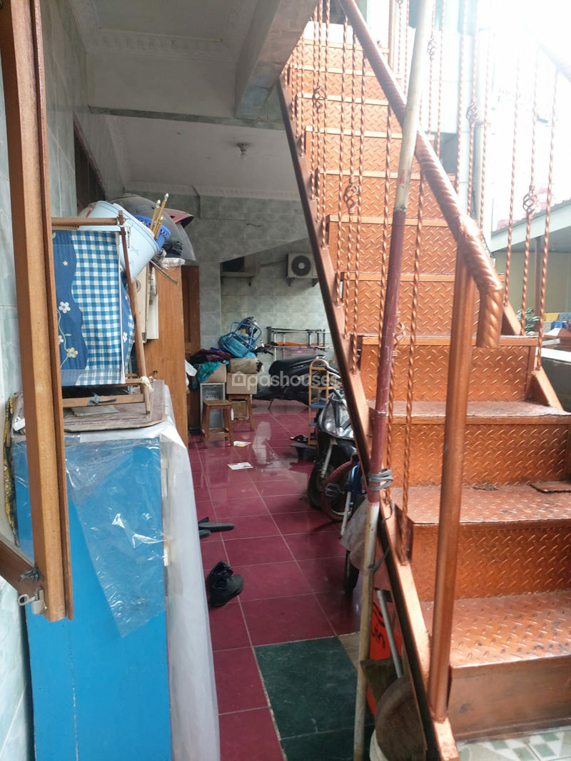 Jalan Teratai Putih 1