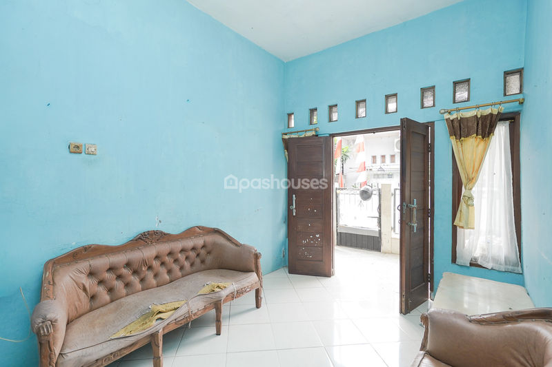 Jalan Tirta Kencana IV Blok E No.303