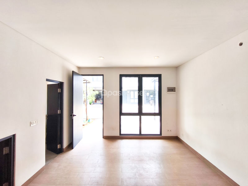 Latinos Business District BSD City Blok B12 No.5