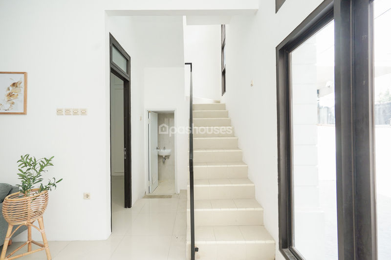 Arya Townhouse 3 Kav 99 No.3