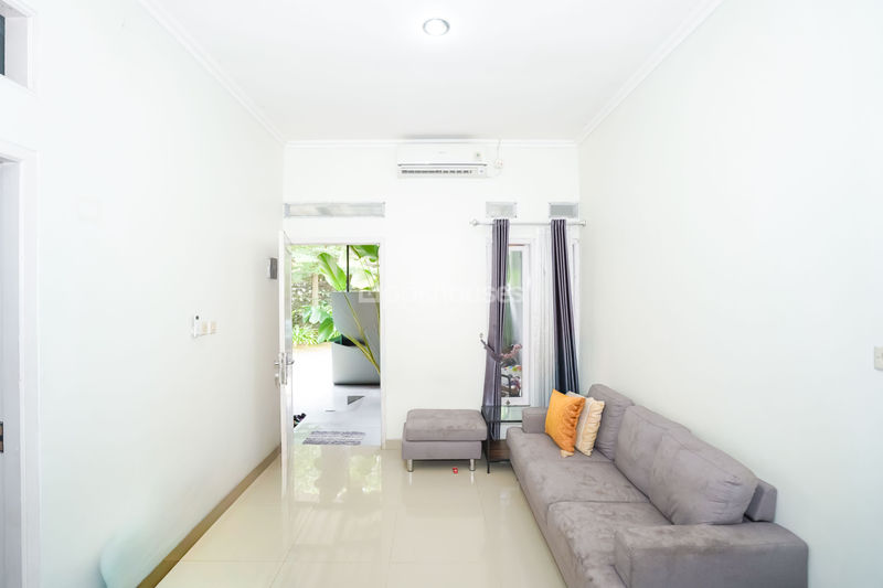 Perumahan Diamond Lake Side Blok G No.6