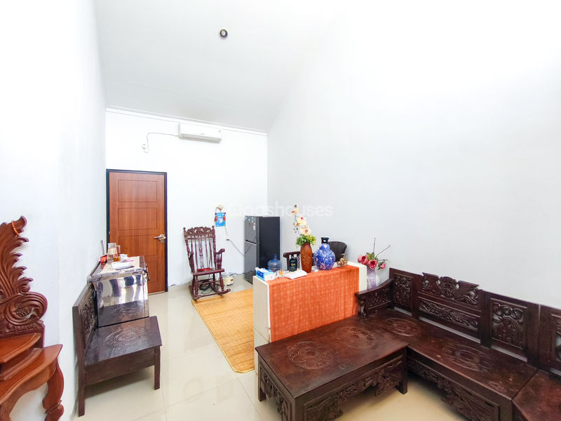 Jln. Raya Pahlawan Perum Nirwana Hill Cluster Hoya Blok HN 09