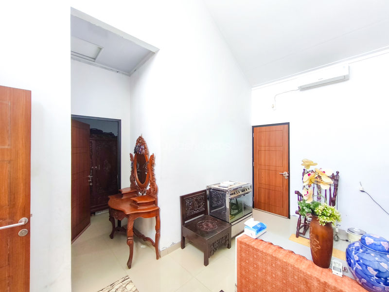 Jln. Raya Pahlawan Perum Nirwana Hill Cluster Hoya Blok HN 09