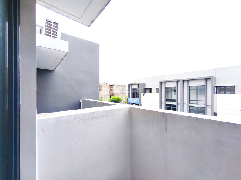 Latinos Business District BSD City Blok B12 No.5