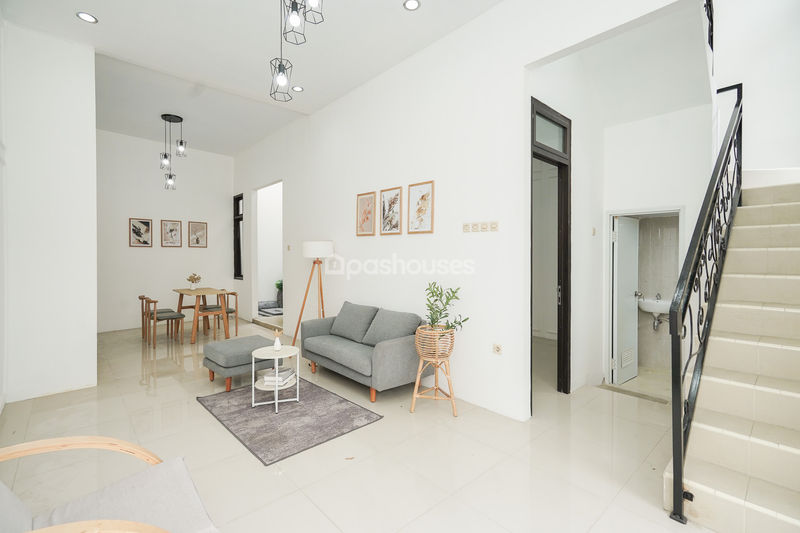 Arya Townhouse 3 Kav 99 No.3