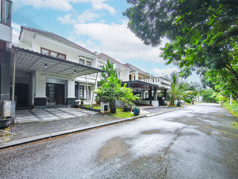 Legenda Wisata Zona Picasso Blok K5/10