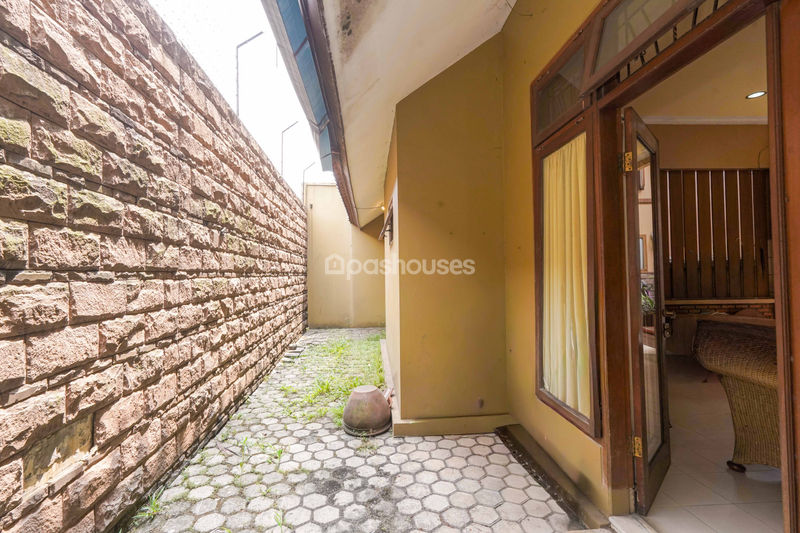 Jalan Mawar No. 9