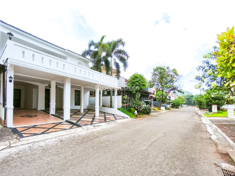 Legenda Wisata Zona Colombus