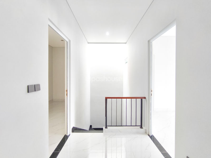 Jalan Kelapa Molek 3 Sektor 8B Blok FA5 No.6