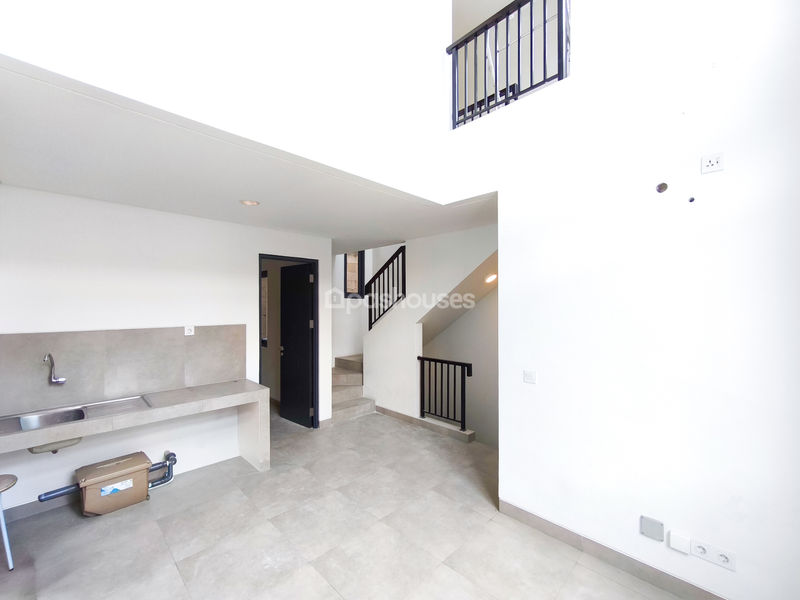 Latinos Business District BSD City Blok B12 No.5