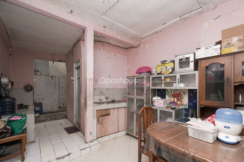 Jalan Tirta Kencana IV Blok E No.303