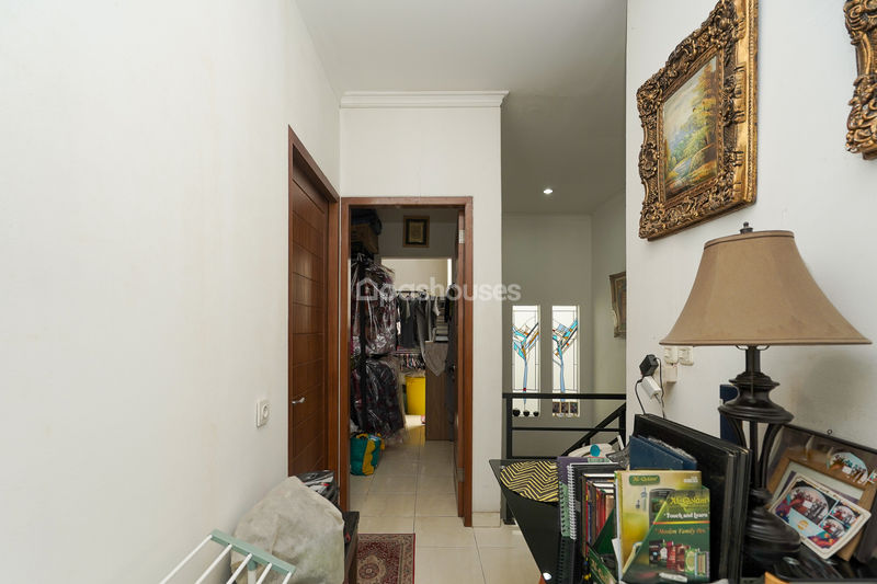 Komplek Billy Moon Blok CE2 No. 5B