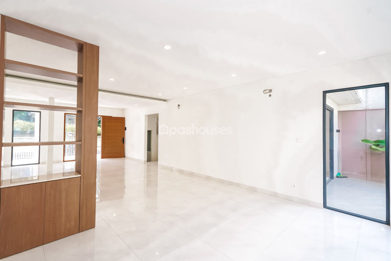 Legenda Wisata Zona Rembrant Blok H3/12