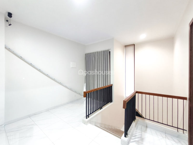 Perumahan Suvarna Sutera Cluster Andara