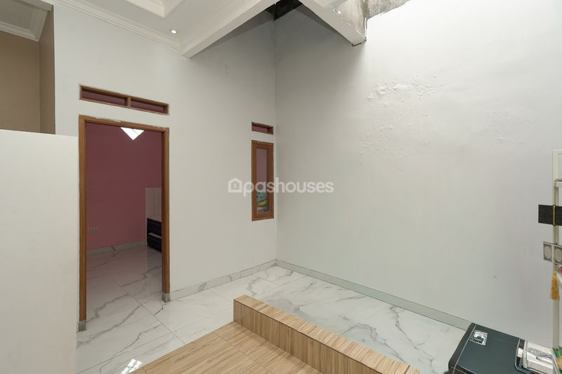 Jalan Pegasing 3 No.28 Cipayung