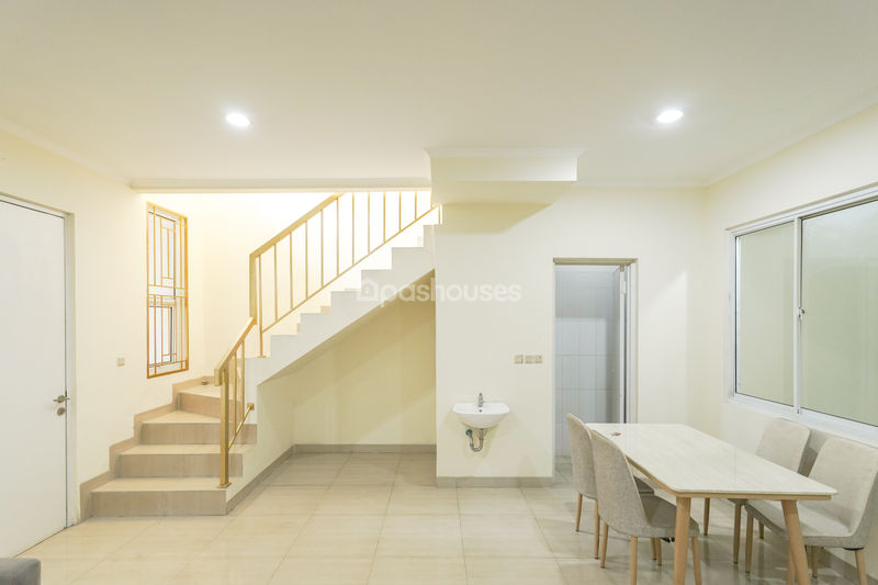 Perumahan Duta Garden Cluster Beverly Hills Blok E4 No.40