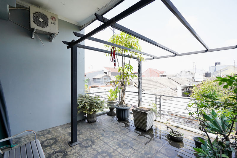 Jalan Mahoni 5 Blok C6 No.7