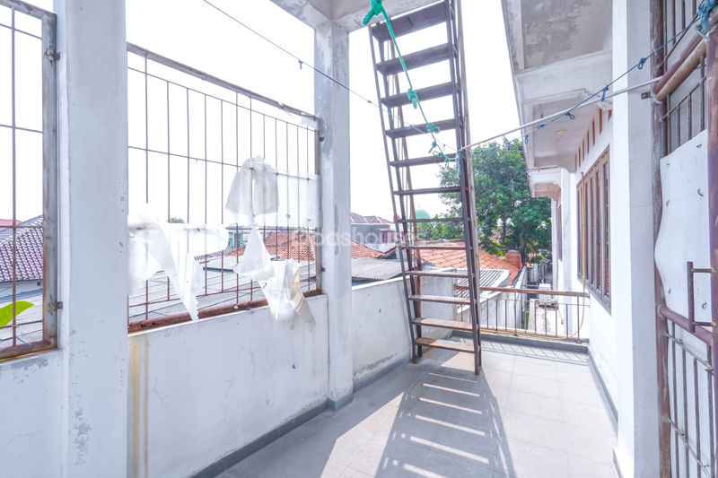 Jalan Raya Depok Sawangan