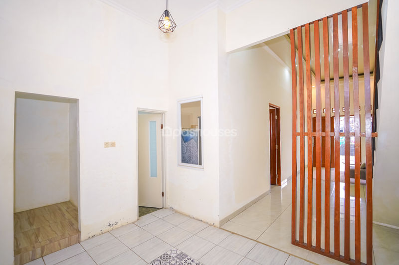 Jalan Makam Pule Depok