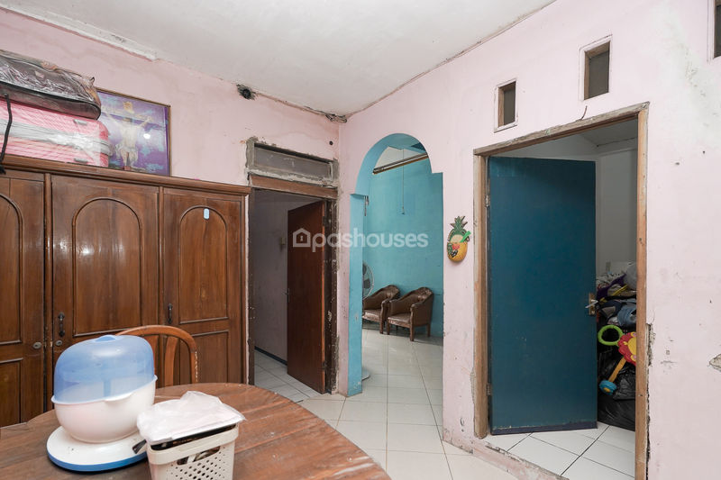 Jalan Tirta Kencana IV Blok E No.303