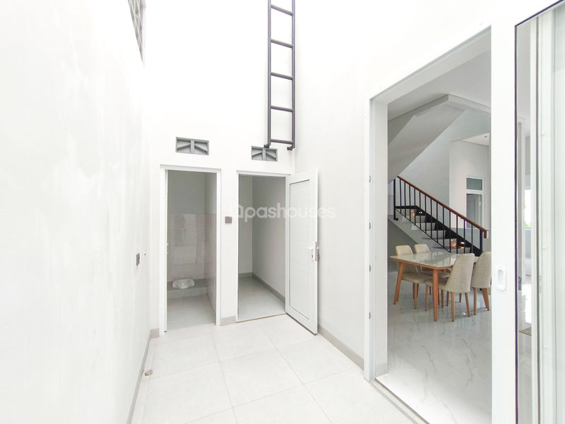 Jalan Kelapa Molek 3 Sektor 8B Blok FA5 No.6