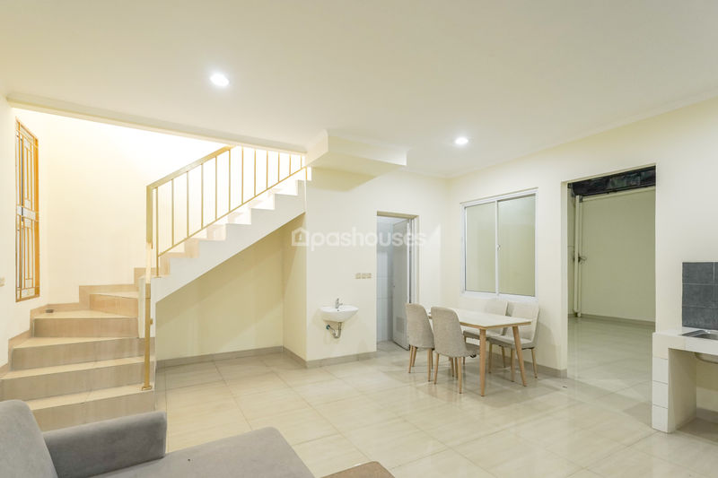 Perumahan Duta Garden Cluster Beverly Hills Blok E4 No.40
