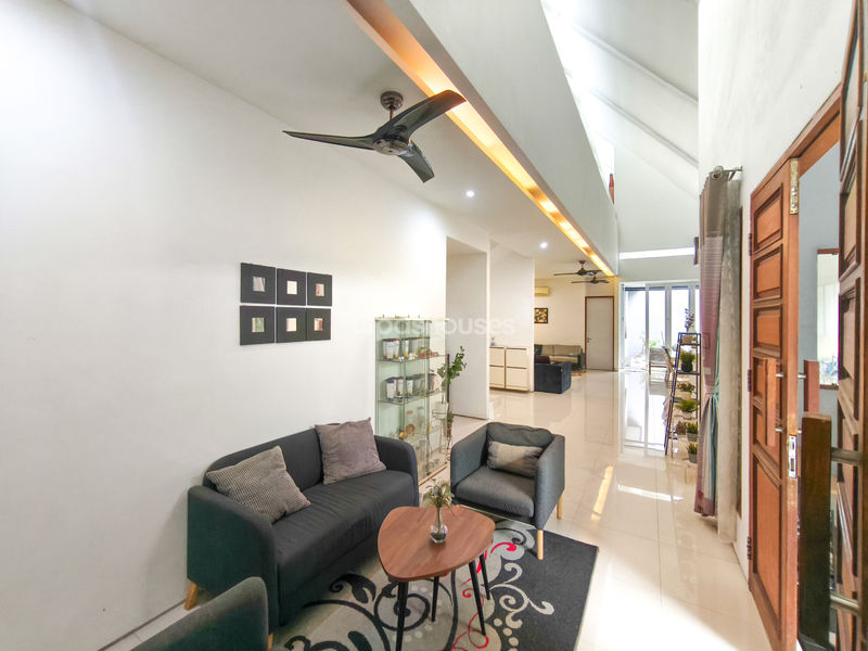 Perumahan Taman Royal 2 Cluster Parahyangan No.7