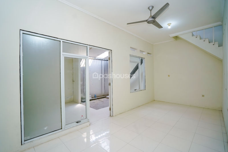 Perumahan Rose Garden Residence Blok A No. 8