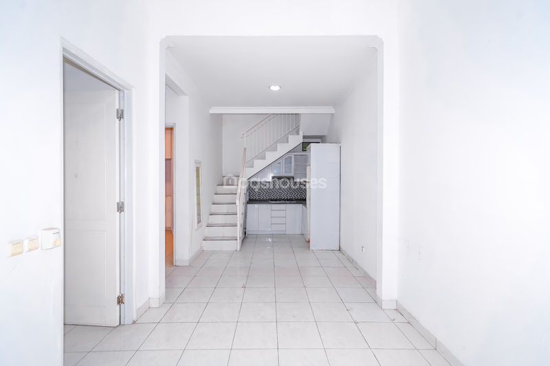 Legenda Wisata Zona Van Gogh Blok S17/10