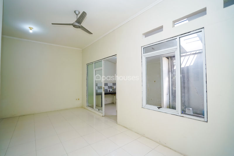 Perumahan Rose Garden Residence Blok A No. 8