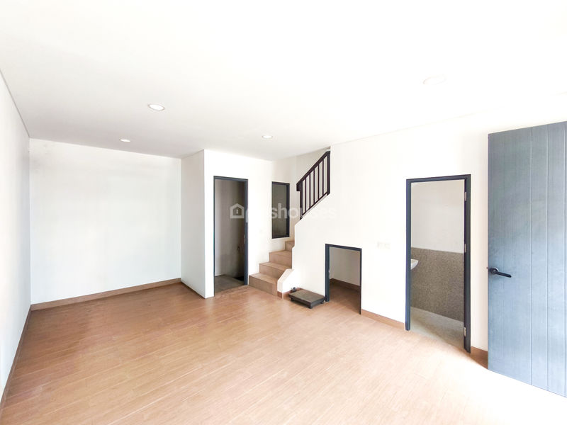 Latinos Business District BSD City Blok B12 No.5