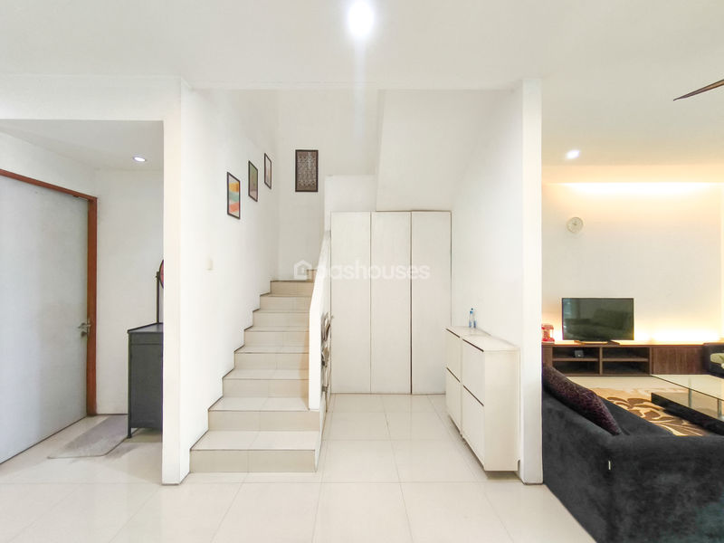 Perumahan Taman Royal 2 Cluster Parahyangan No.7