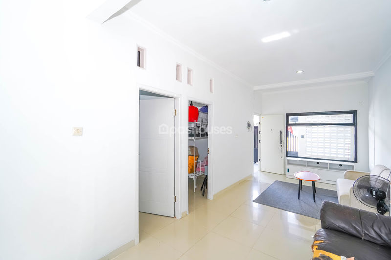 Perumahan Diamond Lake Side
