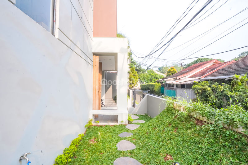Jalan Sakura F No. 489