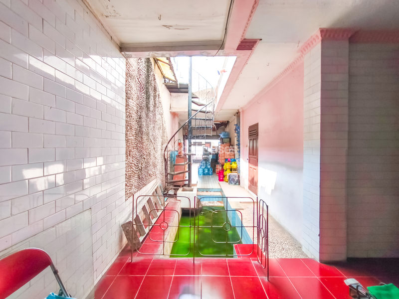 Jalan Markisa Blok E1 No.20-21 Cipayung