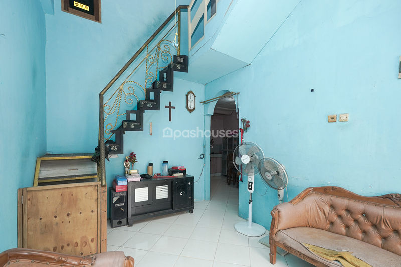 Jalan Tirta Kencana IV Blok E No.303