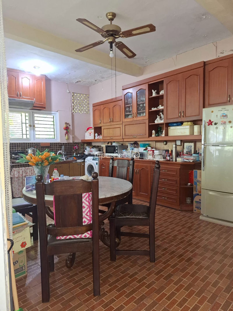 Jalan Bukit Topaz Golf