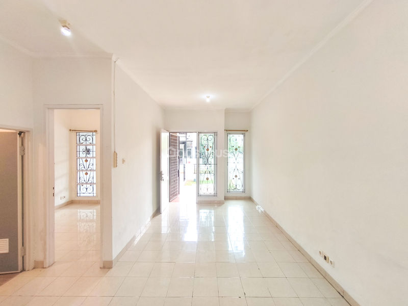Serpong Park Cluster Fluorite Blok F12