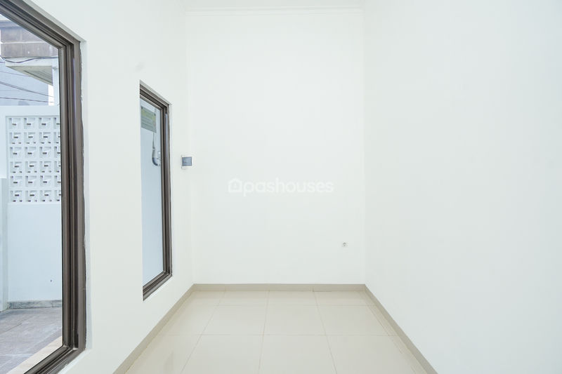 Perum Tytyan Kencana Blok B3 No.5