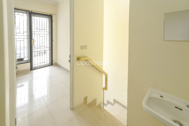 Perumahan Duta Garden Cluster Beverly Hills Blok E4 No.40