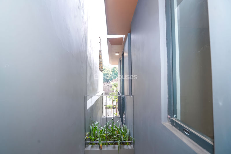 Jalan Sakura F No. 489