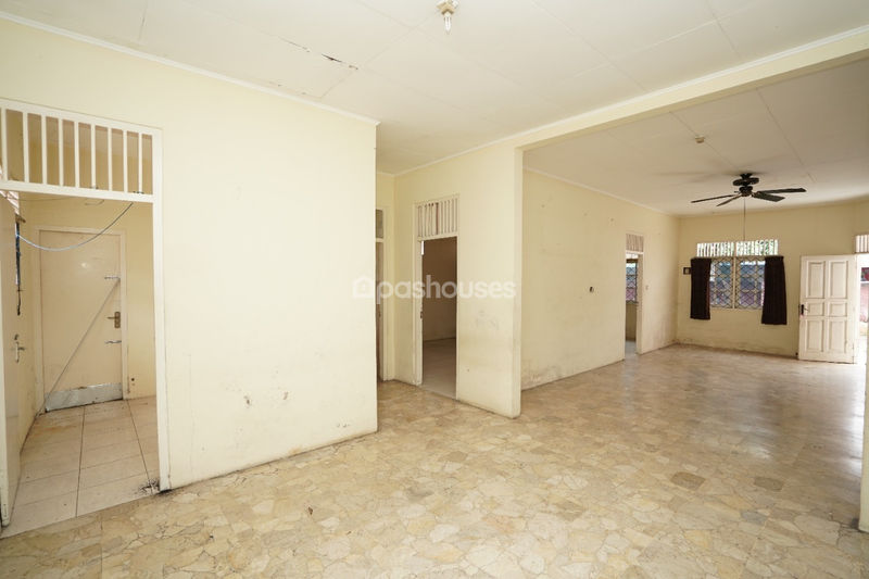 Rumah di Gang Masjid Baitullah Cirendeu