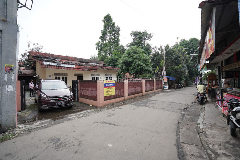 Rumah di Gang Masjid Baitullah Cirendeu