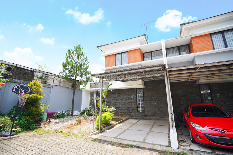 The Akasia Terrace