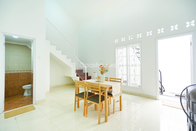 Perumahan Raffles Hills Cibubur