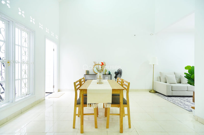 Perumahan Raffles Hills Cibubur